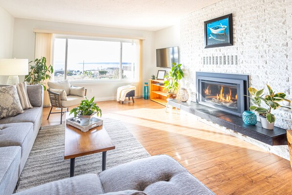 Smart-TV, Kamin, Arbeitsbereiche