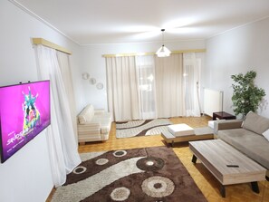 Smart TV y chimenea 