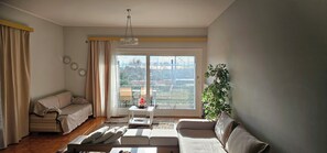 Een smart-tv en een open haard