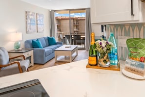 Luxury Apartment | Private kitchen | Full-size fridge, microwave, oven, stovetop - Deluxe Oceanside Resort Vistas (Kihei)