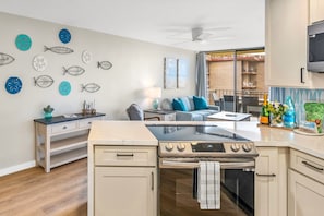 Luxury Apartment | Private kitchen | Full-size fridge, microwave, oven, stovetop - Deluxe Oceanside Resort Vistas (Kihei)