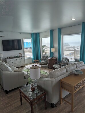 スマートテレビ、テレビゲーム、書庫