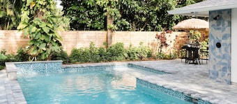 Heated Pool - Dog Friendly - Putting Green - EV
