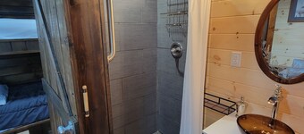 Tiny house on the lake with tv free internet walk shower
