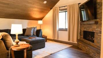 Smart TV, fireplace