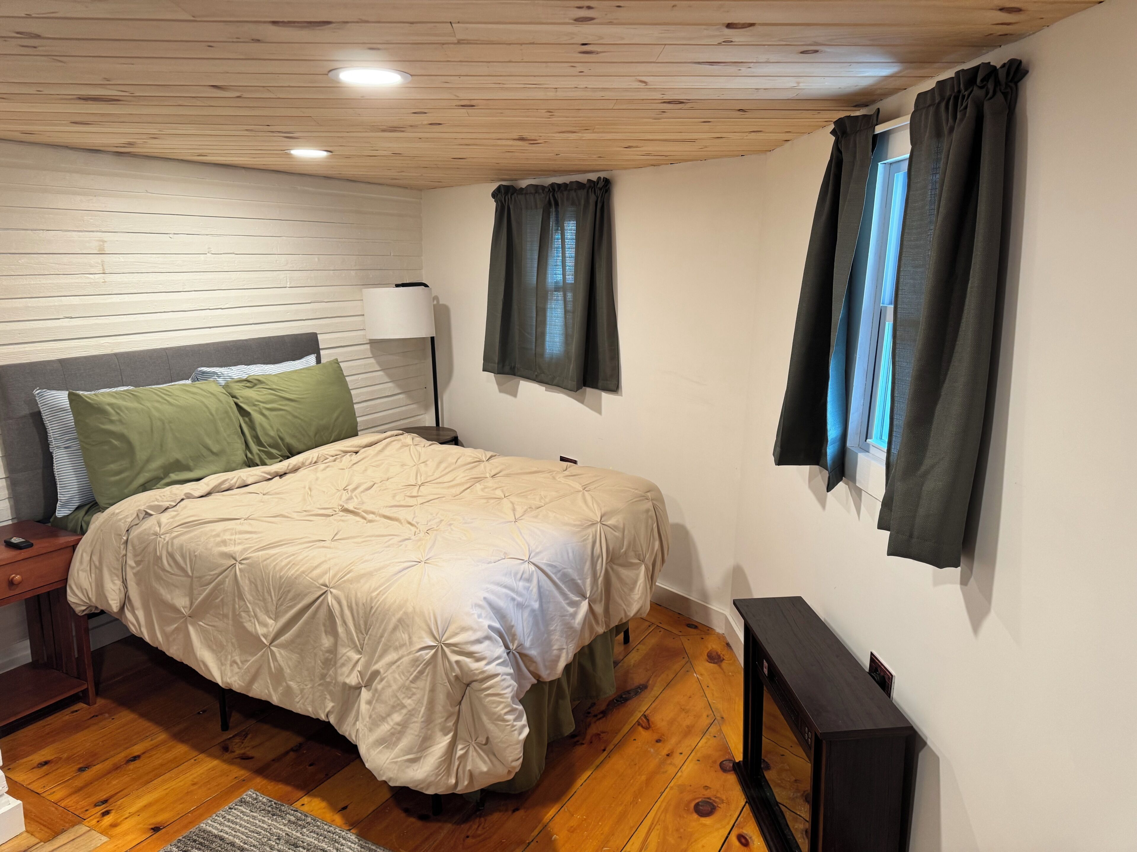 3 bedrooms, desk, free WiFi, bed sheets