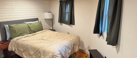 3 bedrooms, desk, free WiFi, bed sheets