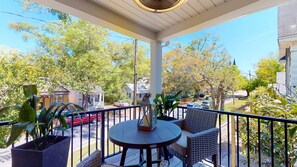 Outdoor dining - Historic 2-unit Duplex, 14 min Walk to Riverwalk (Wilmington)