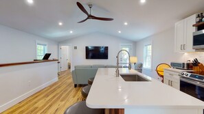 Private kitchen - Historic 2-unit Duplex, 14 min Walk to Riverwalk (Wilmington)