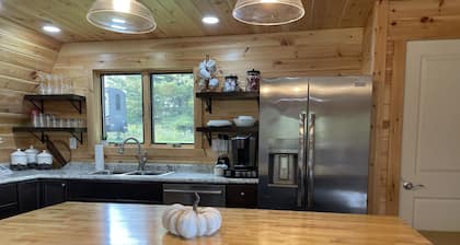Retreat on Pekin Hill
Close to skiing, splash lagoon,