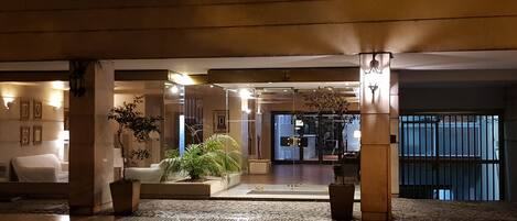 المنشأة من الخارج