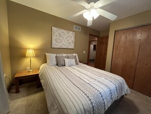 4 bedrooms, iron/ironing board, WiFi, bed sheets