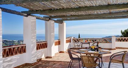 Private pool, breathtaking views, and ultimate comfort. Your dream Costa Del Sol getaway awaits