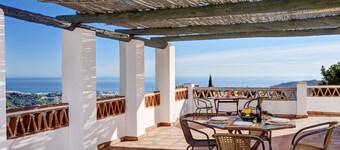 Private pool, breathtaking views, and ultimate comfort. Your dream Costa Del Sol getaway awaits