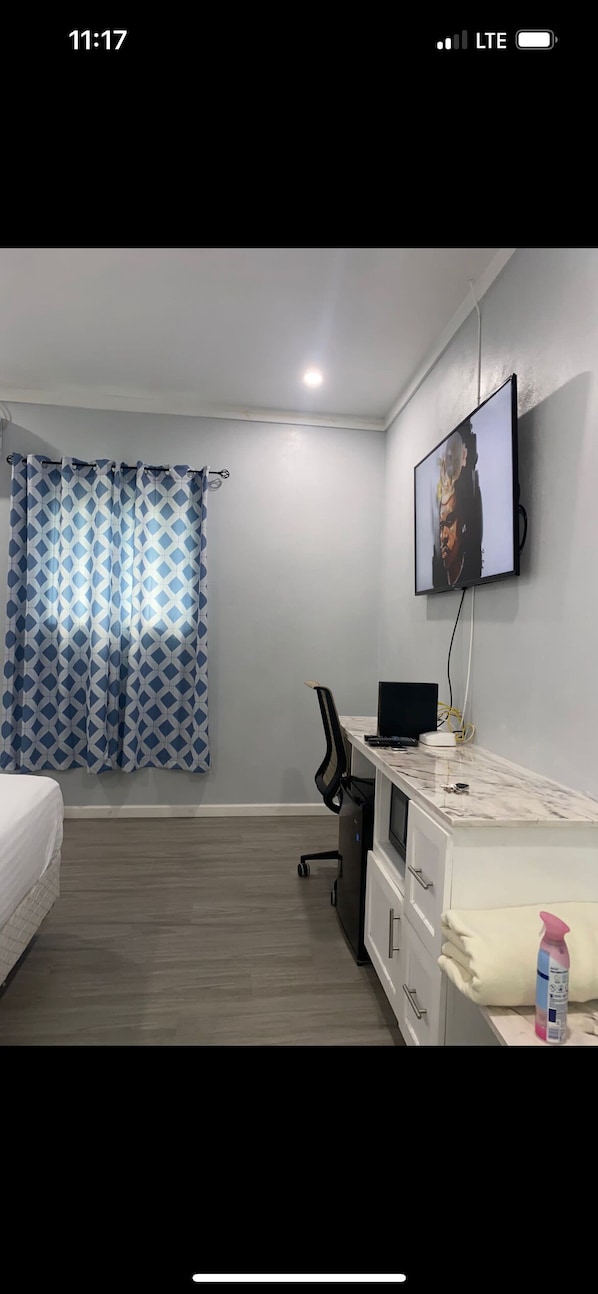 Interior - Ernie's getaway (Nassau)