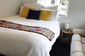2 bedrooms, iron/ironing board, travel cot, WiFi
