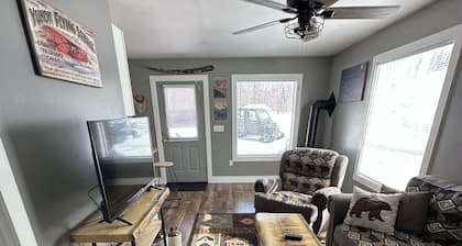 Cabin located on private homestead, with fun activities and beautiful views