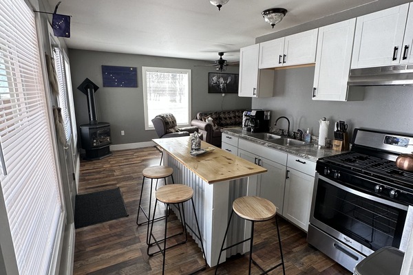 Refrigerador, horno, placa de cocina, cafetera/tetera