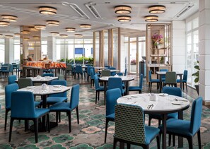 Desayuno buffet (MYR 48.60 por persona)