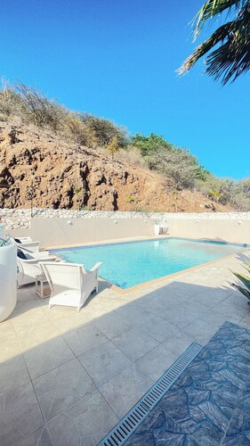 Central located apartment complex with pool and beautiful view over Willemstad 