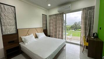 4 bedrooms, WiFi, bed sheets