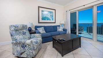 Condo, 2 Bedrooms | Living area