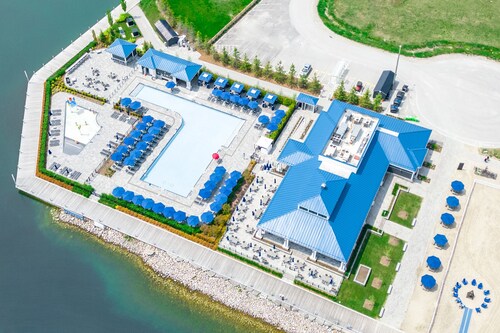 Luxurious Stay at Friday Harbour Resort Lake Simcoe 