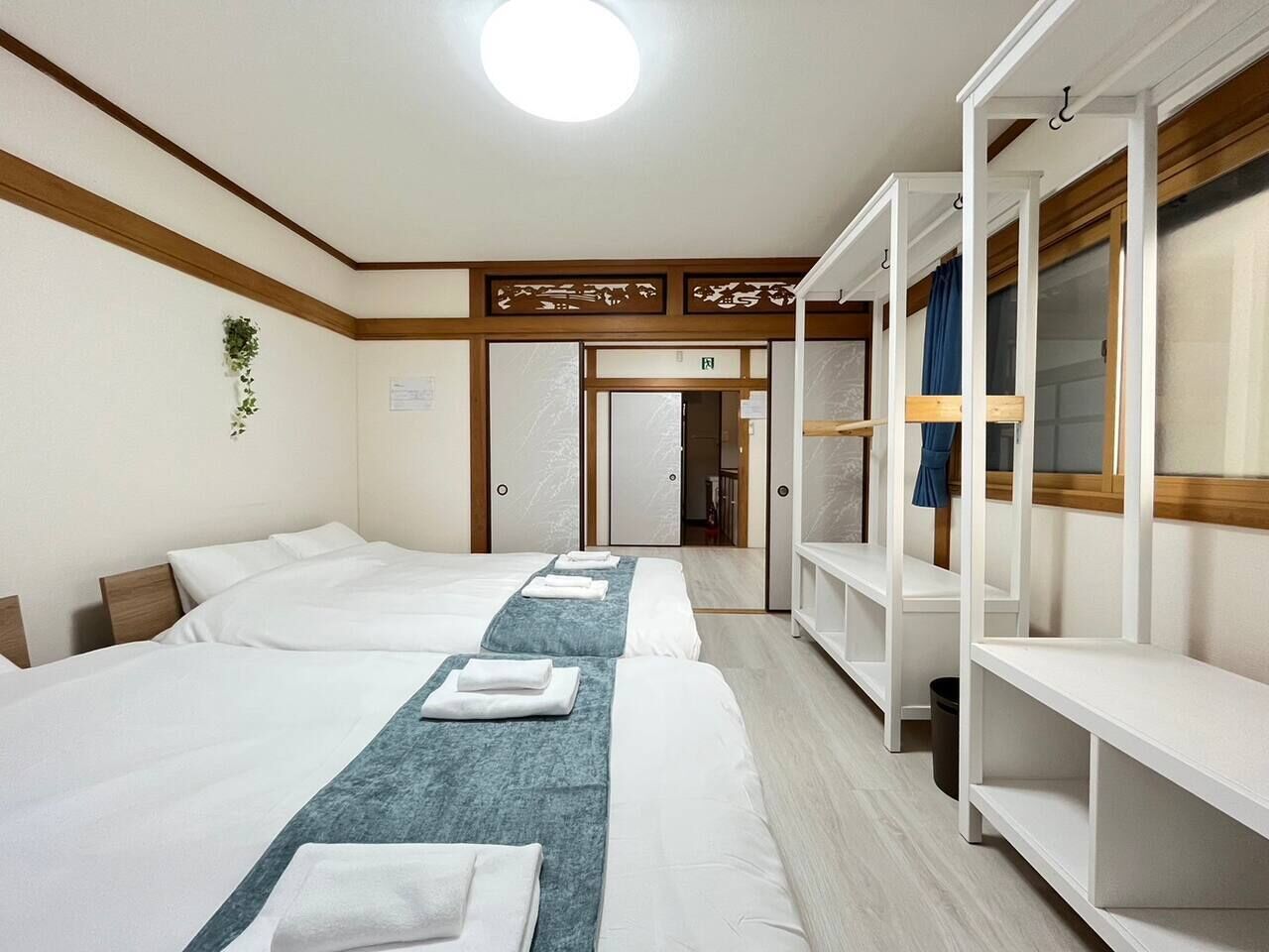 5 bedrooms, free WiFi, bed sheets