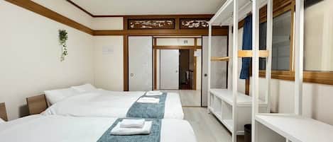 5 bedrooms, free WiFi, bed sheets