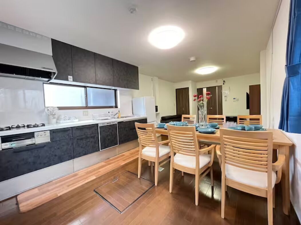 炊飯器、冷凍庫、キッチンカウンター