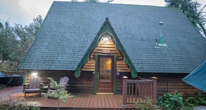 Enchanted Chalet in tranquil forest at Shasta Lake - Pool/Spa/Paddle Boards