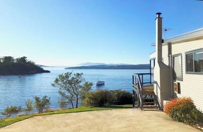 Surveyors Cottage - a quiet retreat by the sea