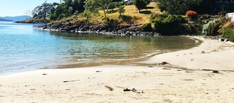 Surveyors Cottage - a quiet retreat by the sea