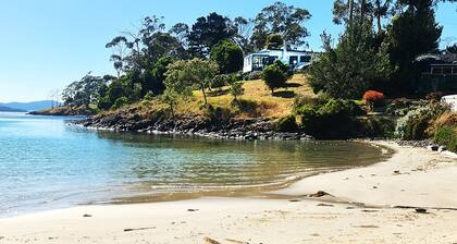 Surveyors Cottage - a quiet retreat by the sea