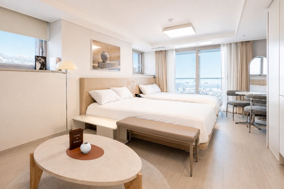 Cortinas blackout, wifi gratis y muebles diferentes 