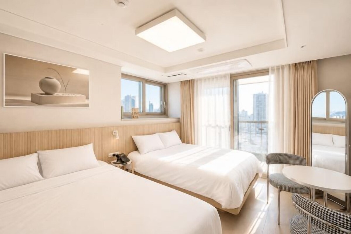 Blackout drapes, WiFi (free), individually furnished