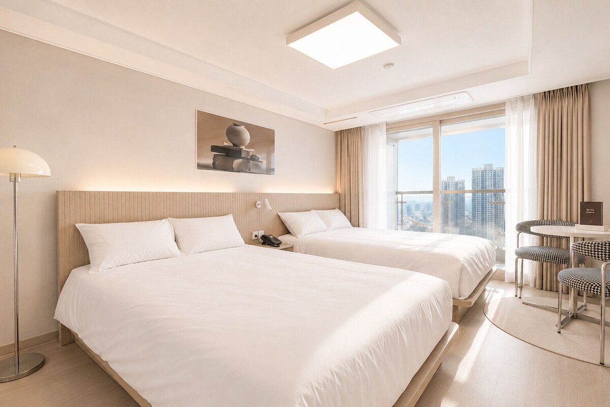 Cortinas blackout, wifi gratis y muebles diferentes 