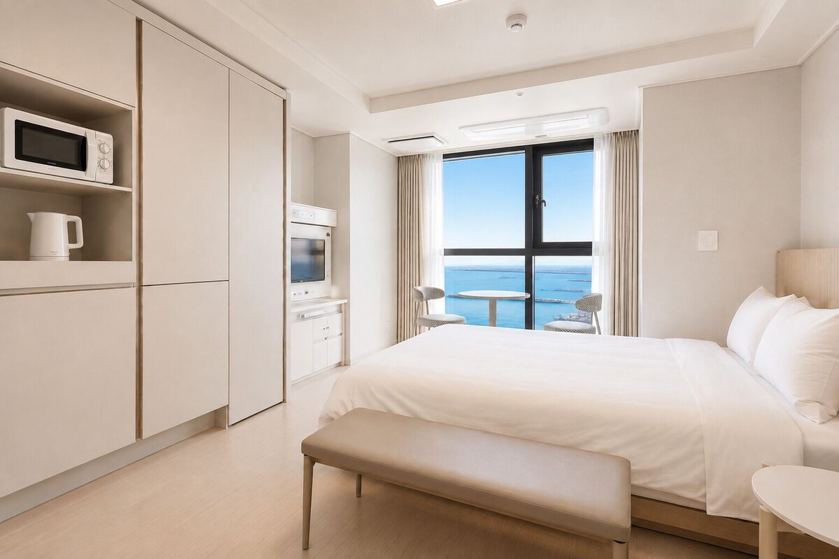Cortinas blackout, wifi gratis y muebles diferentes 