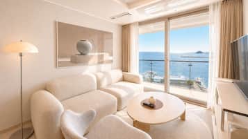 Cortinas opacas, wifi gratis, mobiliario individual