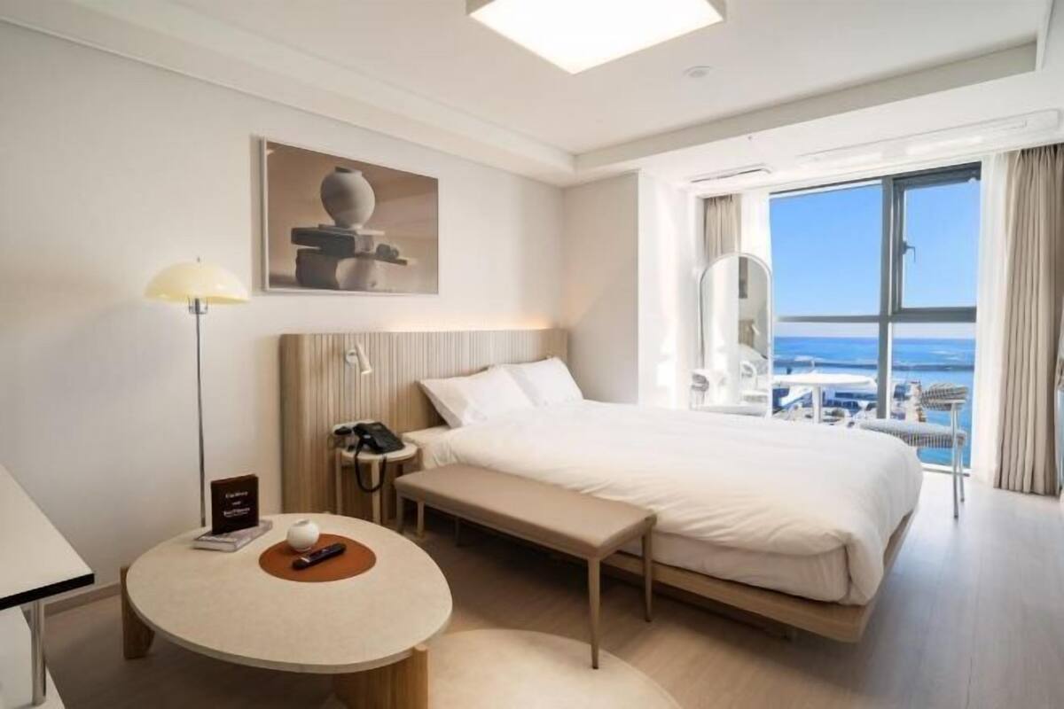 Premium bedding, individually furnished, blackout drapes, free WiFi