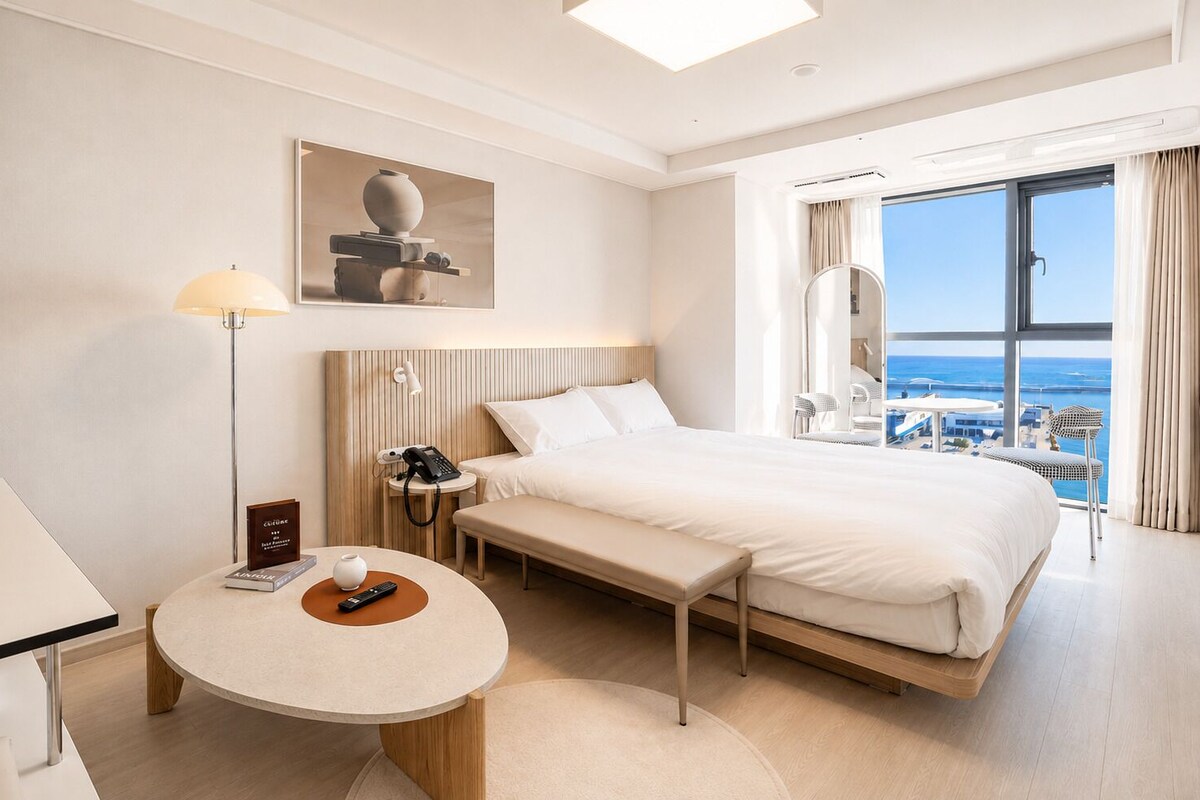 Cortinas opacas, wifi gratis, mobiliario individual