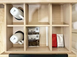 1 quarto, escrivaninha, espaço de trabalho para notebook