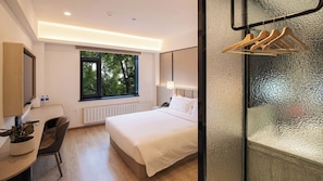 Deluxe King Room | Desk, laptop workspace, blackout drapes, iron/ironing board