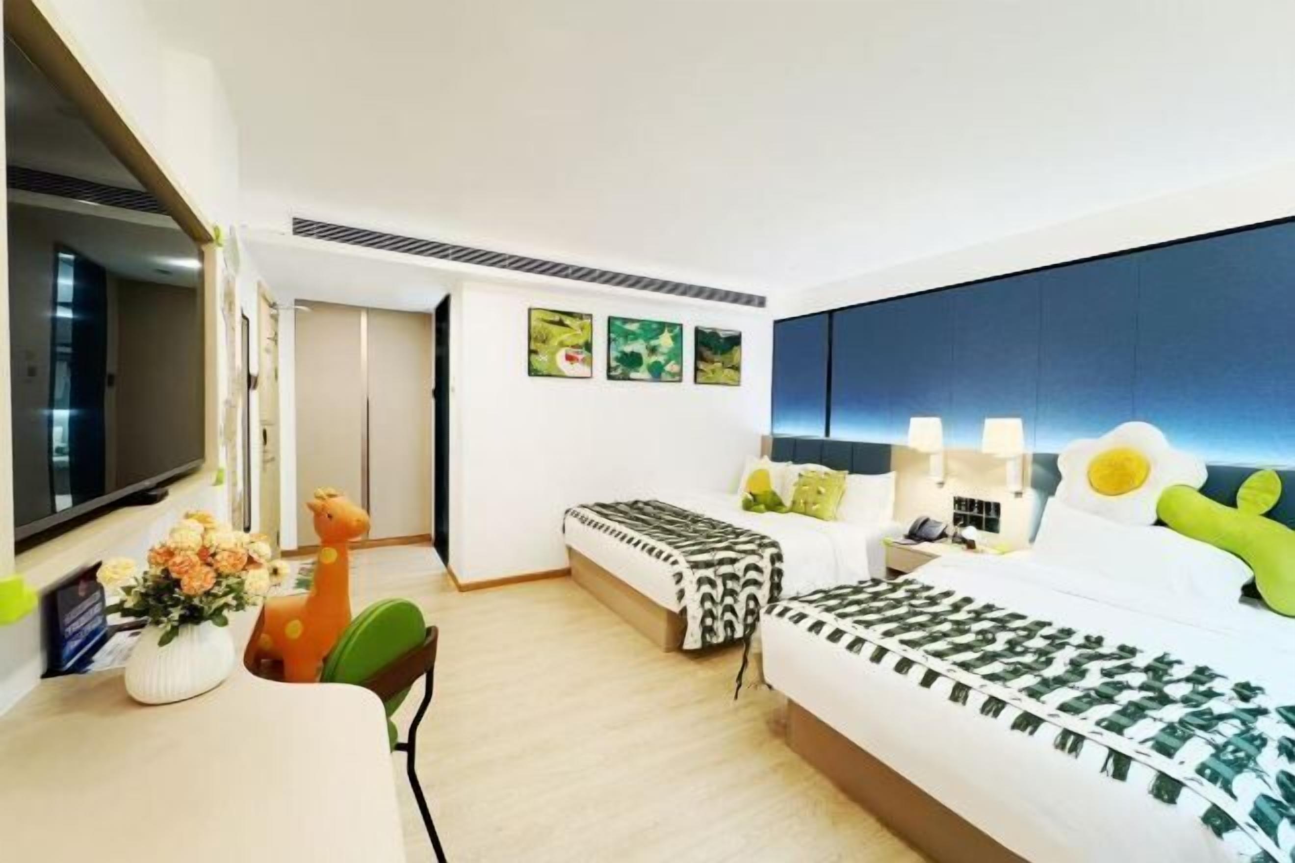 Skrivebord, skrivebord for bærbar PC og blendingsgardiner