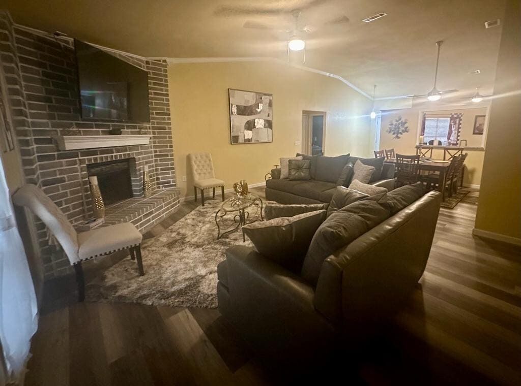 TV, fireplace, DVD player, books