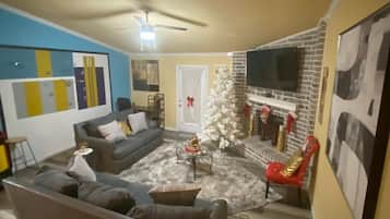 TV, fireplace, stereo