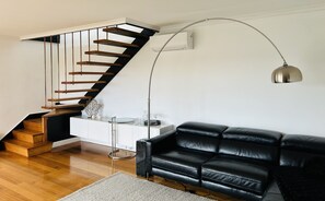 تلفزيون ذكي، مدفأة، كُتُب