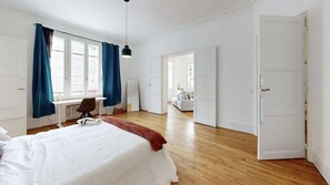5 bedrooms, iron/ironing board, WiFi, bed sheets