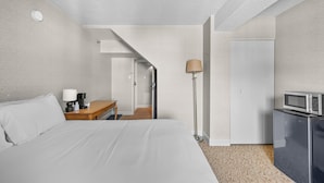 1 habitación, tabla de planchar con plancha, wifi gratis y ropa de cama
