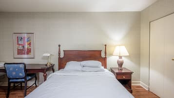 1 habitación, tabla de planchar con plancha, wifi gratis y ropa de cama